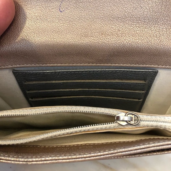 CHANEL rose gold quilted wallet - Picture 4 of 5